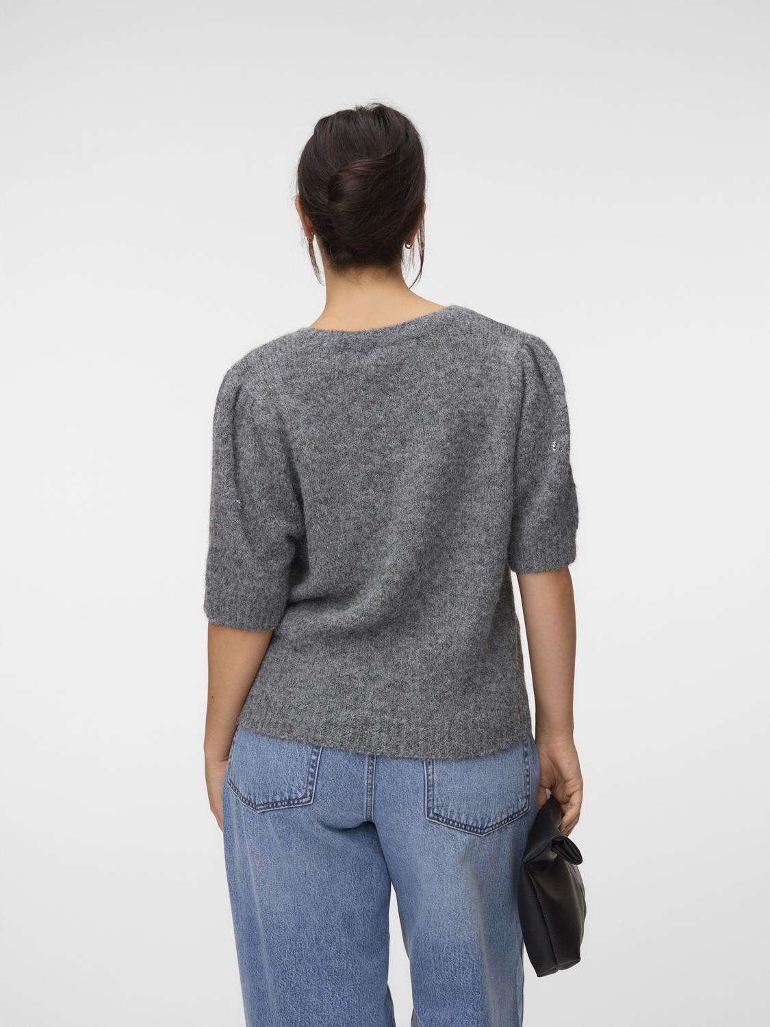 model_shot-back